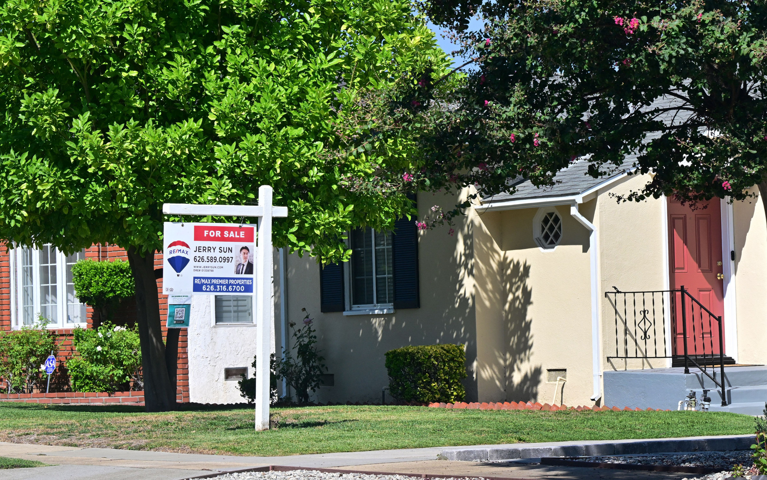 Home Sale Cancellations Surge Nationwide as Thousands of Deals Fall Through